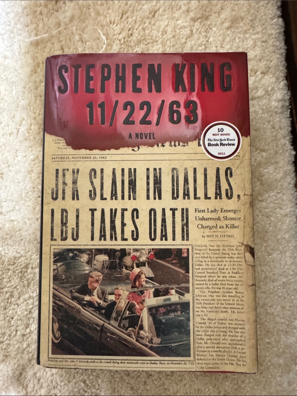 Stephen King 11/22/63 Hardcover Novel - Red and Tan Cover